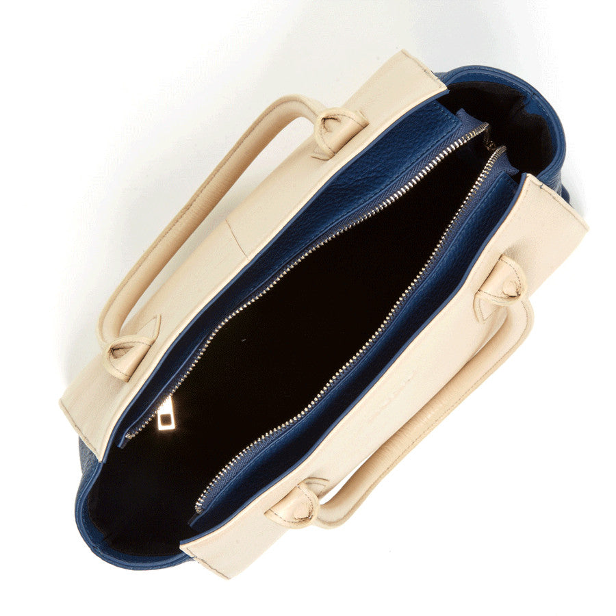 SUSU Jody bag interior showing black lining and zippered pockets