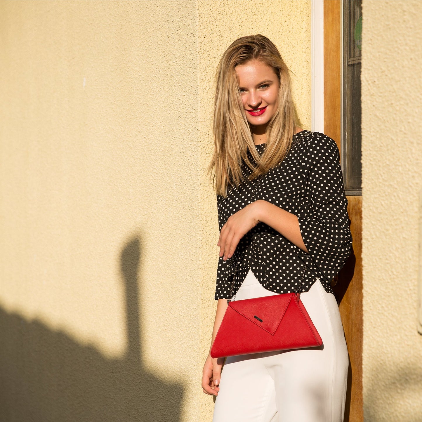 SUSU red clutch carried as evening purse with chain strap