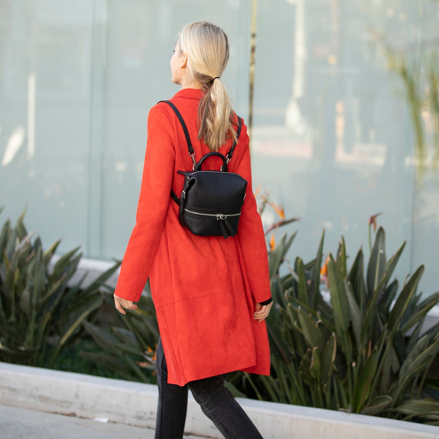 SUSU Ashley backpack demonstrating 2-in-1 backpack and crossbody functionality
