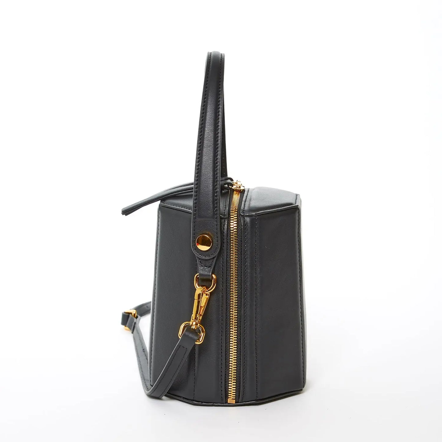 SUSU bucket bag side profile showing 4.8-5.5 inch width and 6.5 inch height dimensions