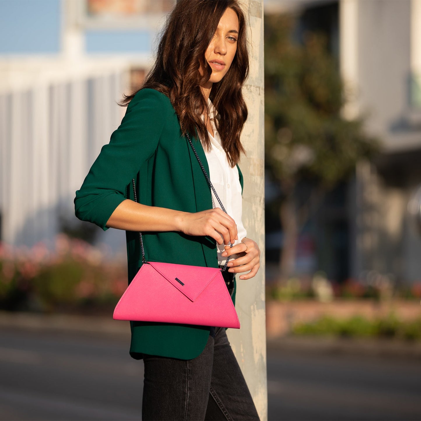 SUSU hot pink clutch worn as crossbody bag with detachable chain strap
