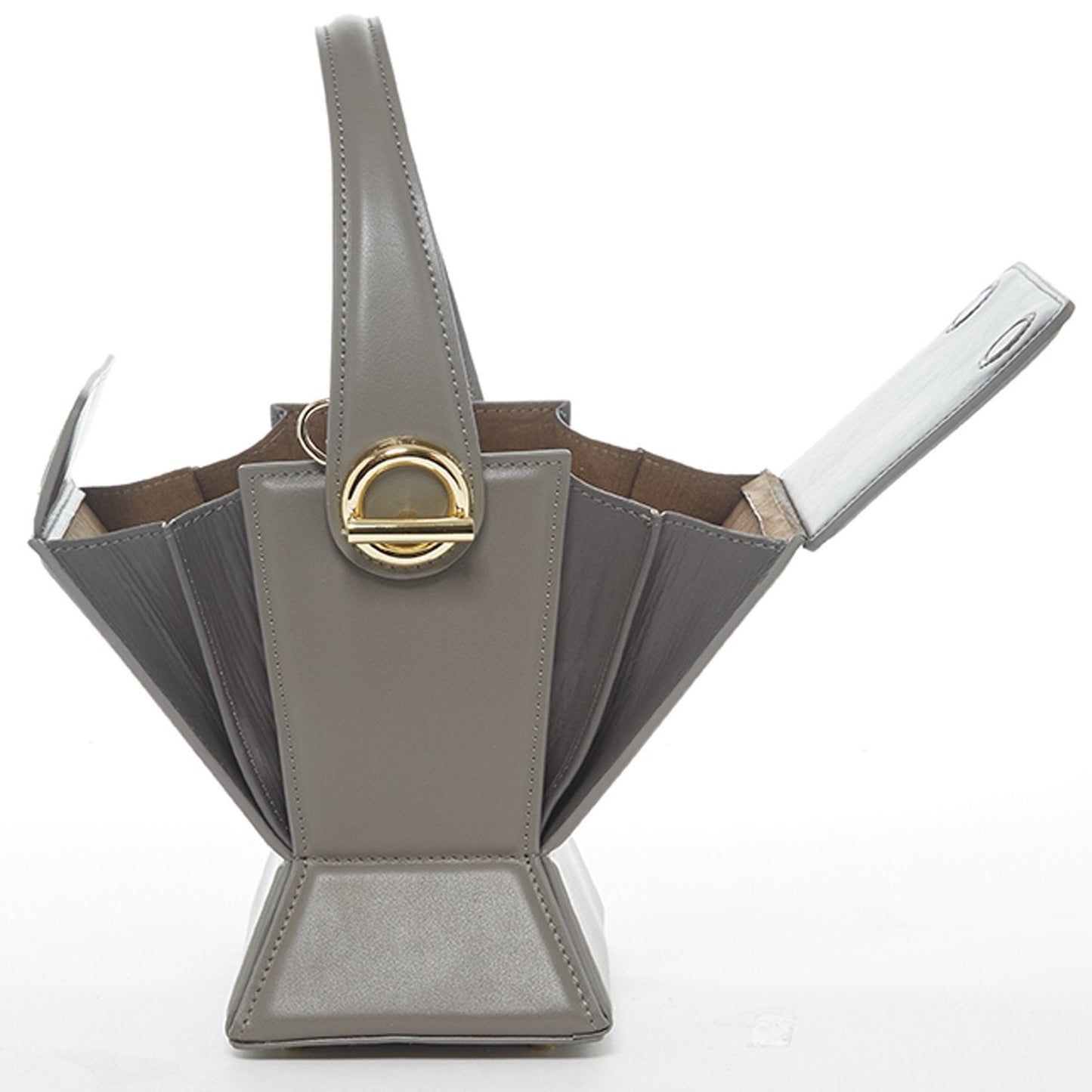 Close-up of SUSU bucket bag double magnetic closure and light gold hardware