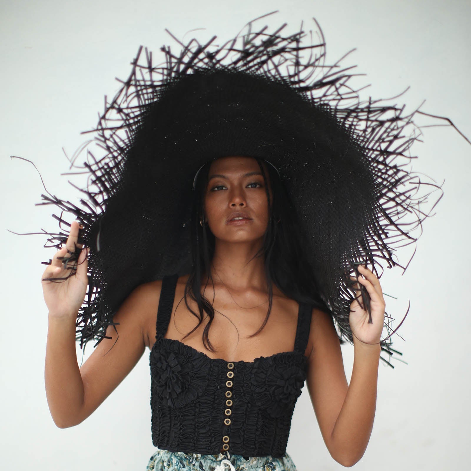 AMORA Oversized Woven Straw Hat in Black - Diazza