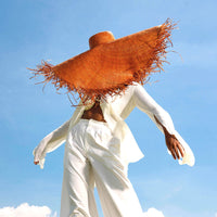 AMORA Oversized Woven Straw Hat in Burnt Caramel - Diazza