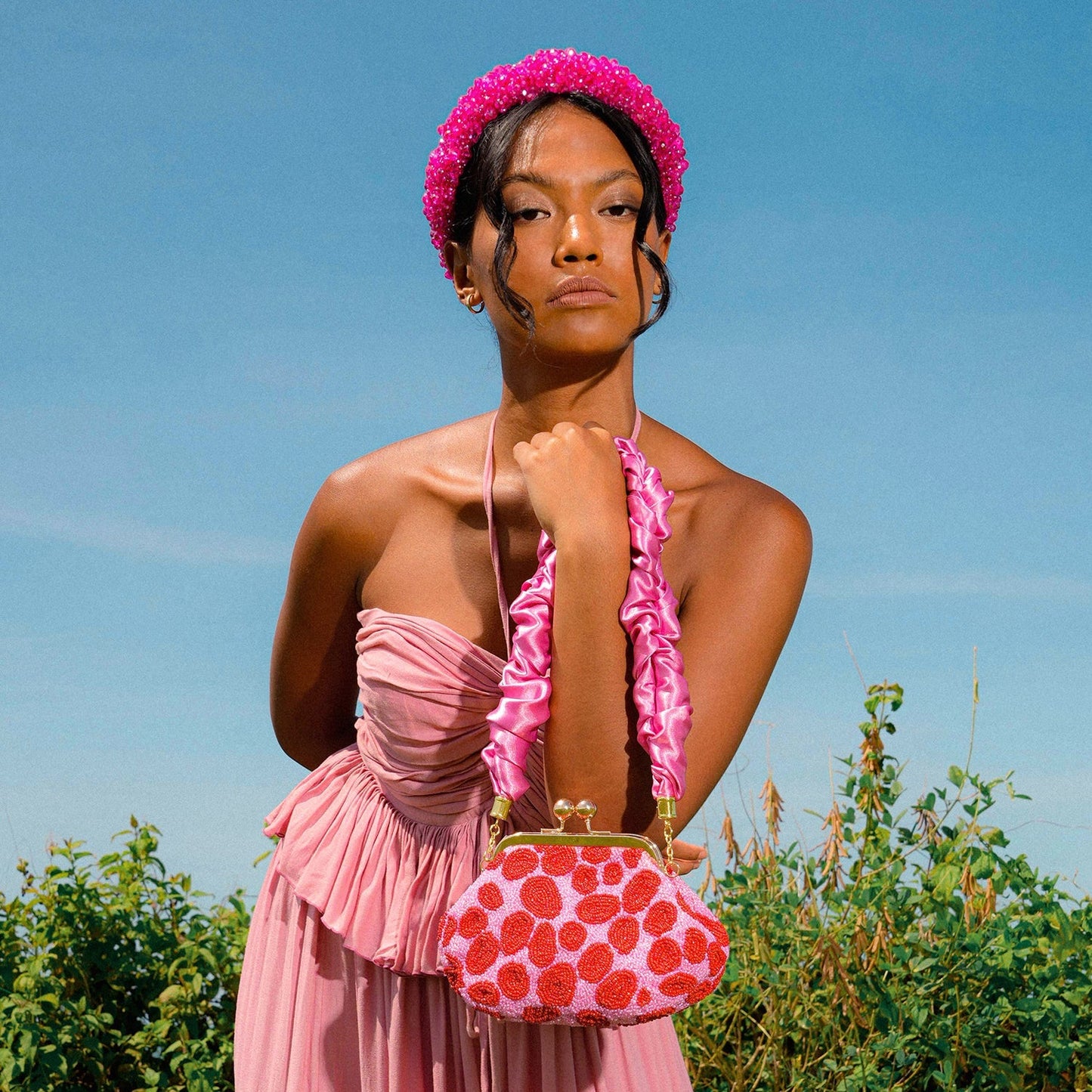 ARNOLDI Daisy Hand - beaded Clutch In Pink & Red - Diazza