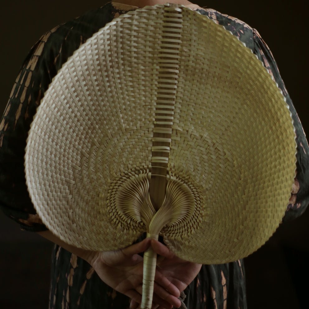 Balinese Woven Hand Fan "Ono" - Diazza