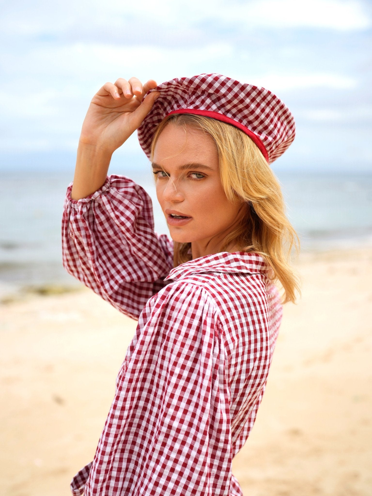 SIMONE Gingham Beret Hat In Red - Diazza