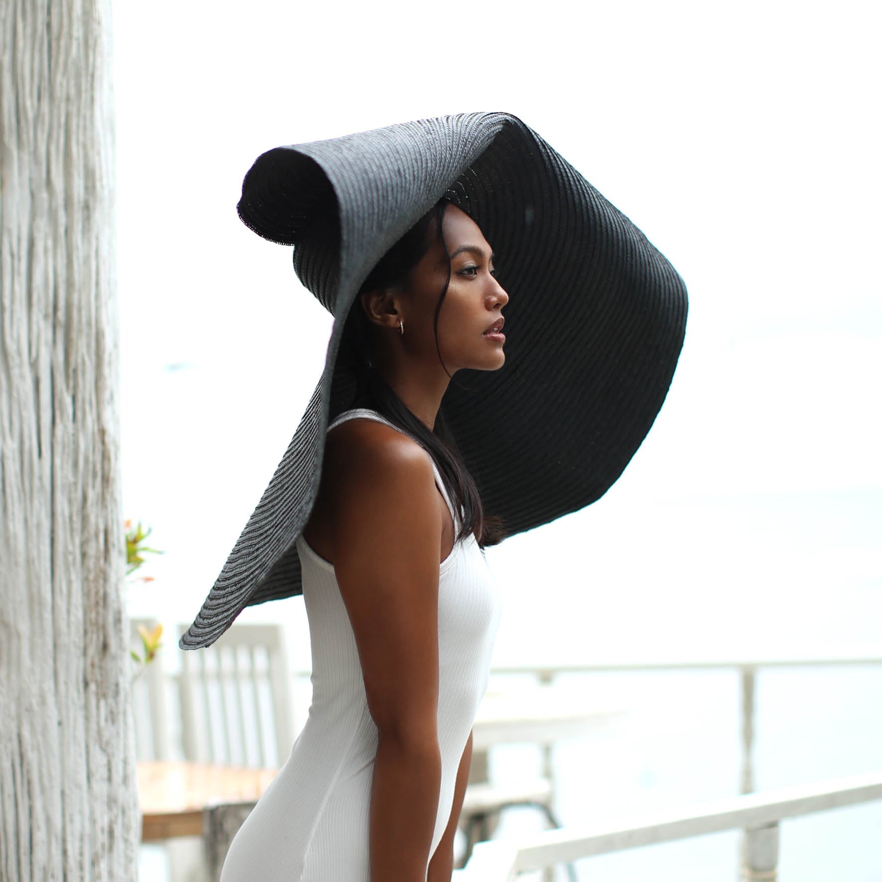 SOLANA Oversized Straw Hat In Black - Diazza