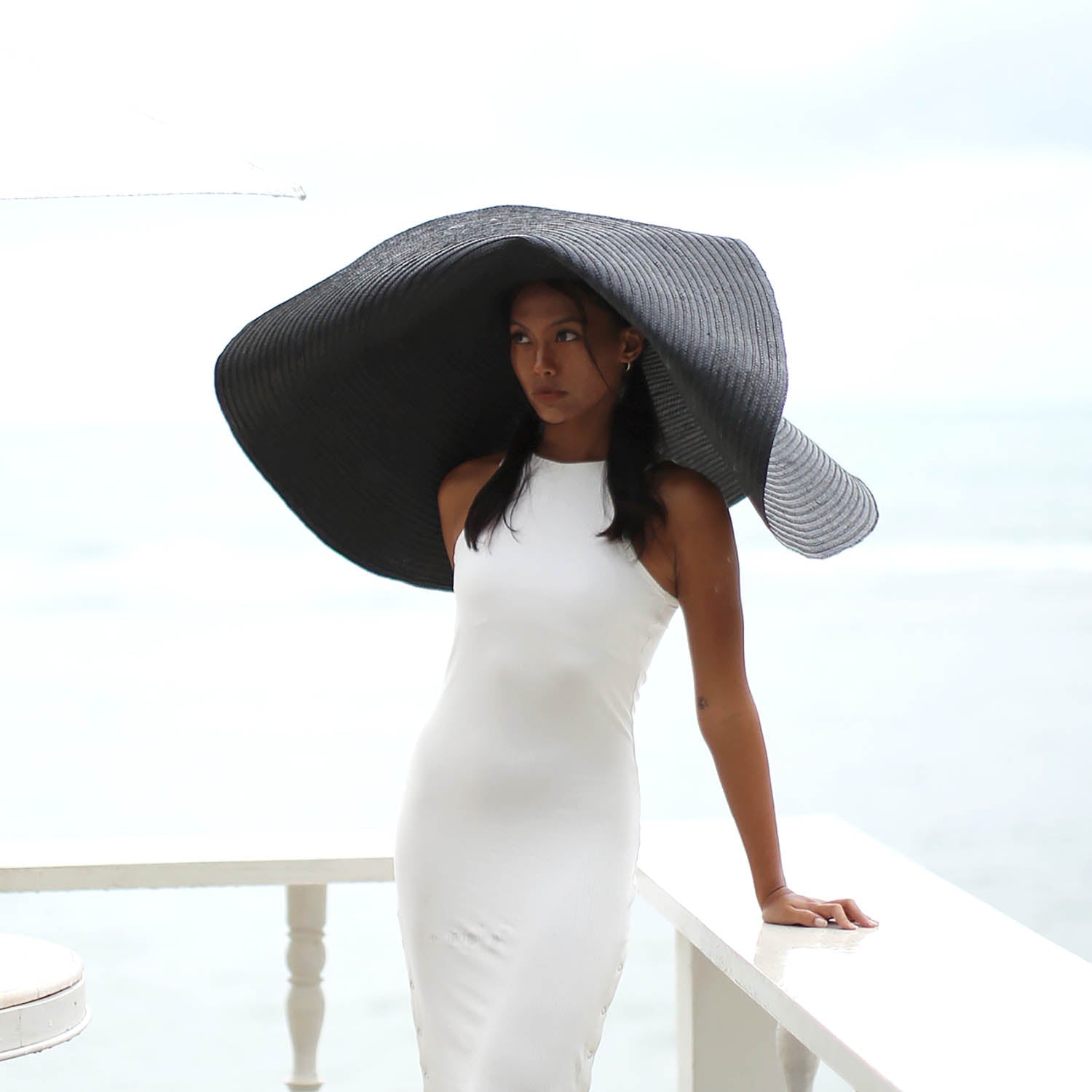 SOLANA Oversized Straw Hat In Black - Diazza