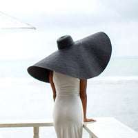 SOLANA Oversized Straw Hat In Black - Diazza