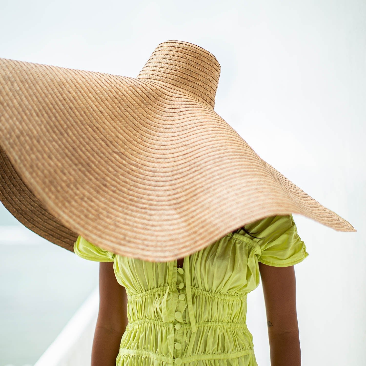 SOLANA Oversized Straw Hat In Toasted Beige - Diazza