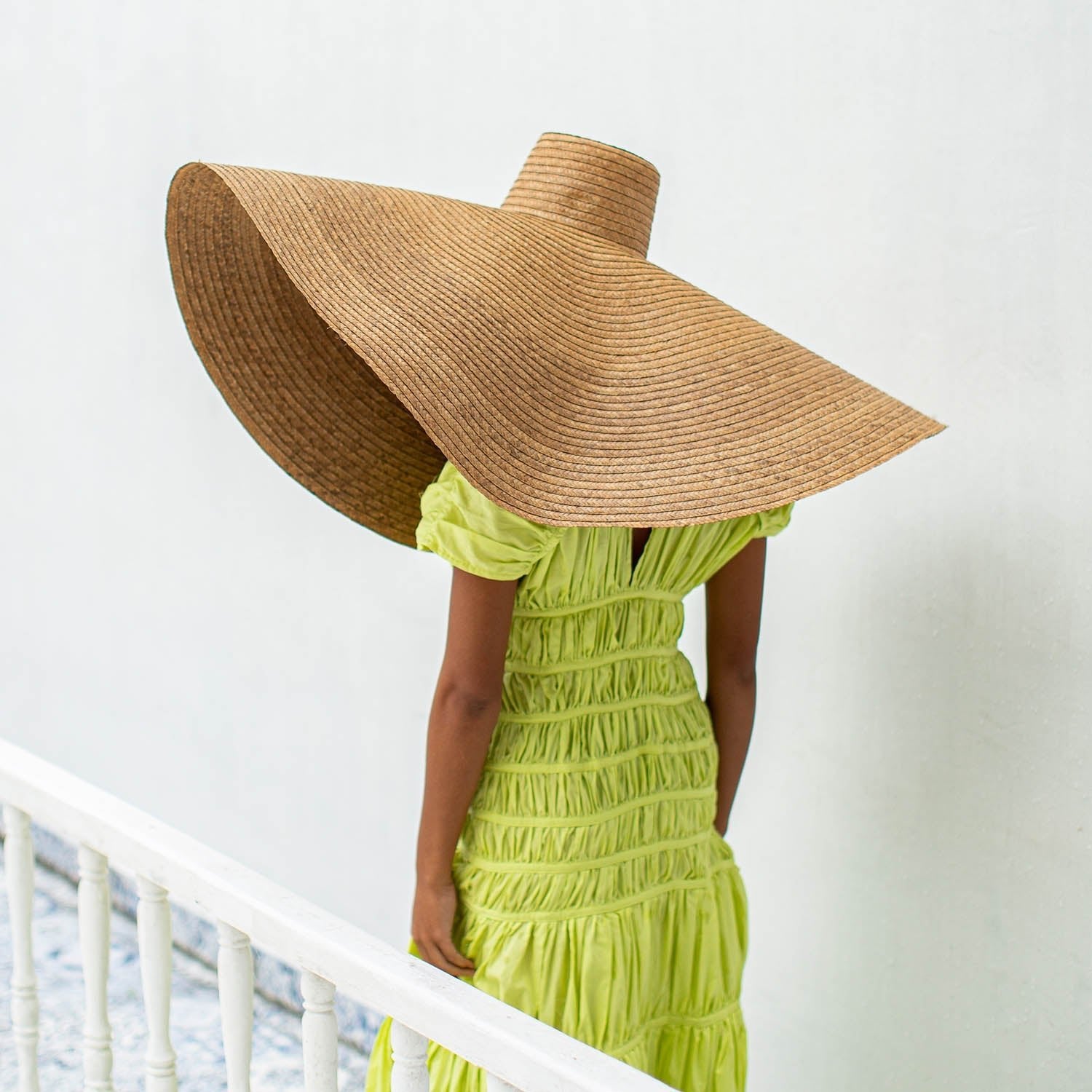 SOLANA Oversized Straw Hat In Toasted Beige - Diazza