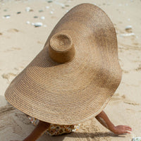 SOLANA Oversized Straw Hat In Toasted Beige - Diazza