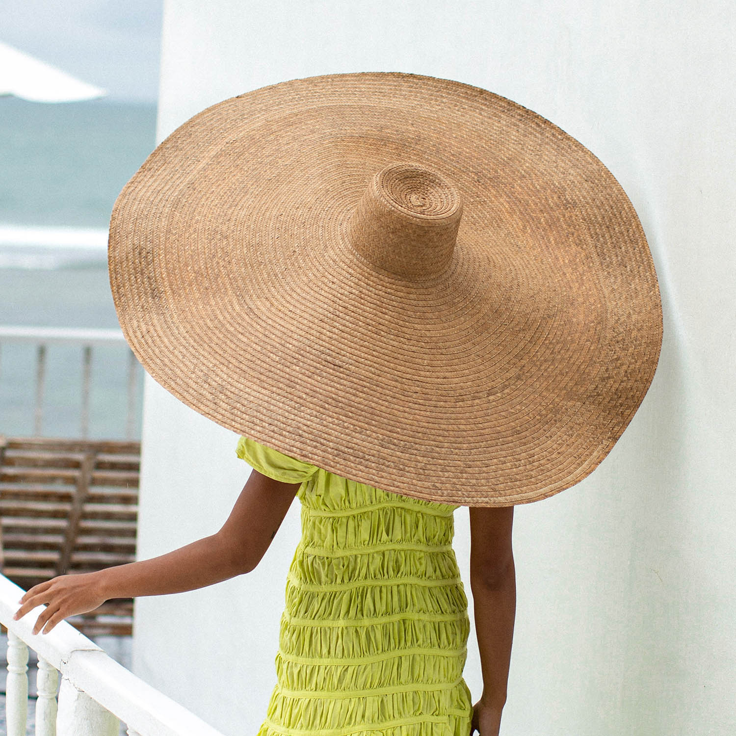 SOLANA Oversized Straw Hat In Toasted Beige - Diazza