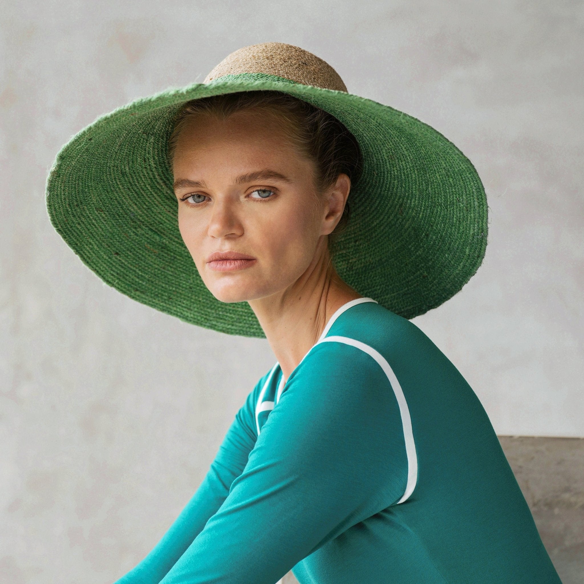 The Riri Duo Jute Straw Hat In Natural & Kelly Green - Diazza