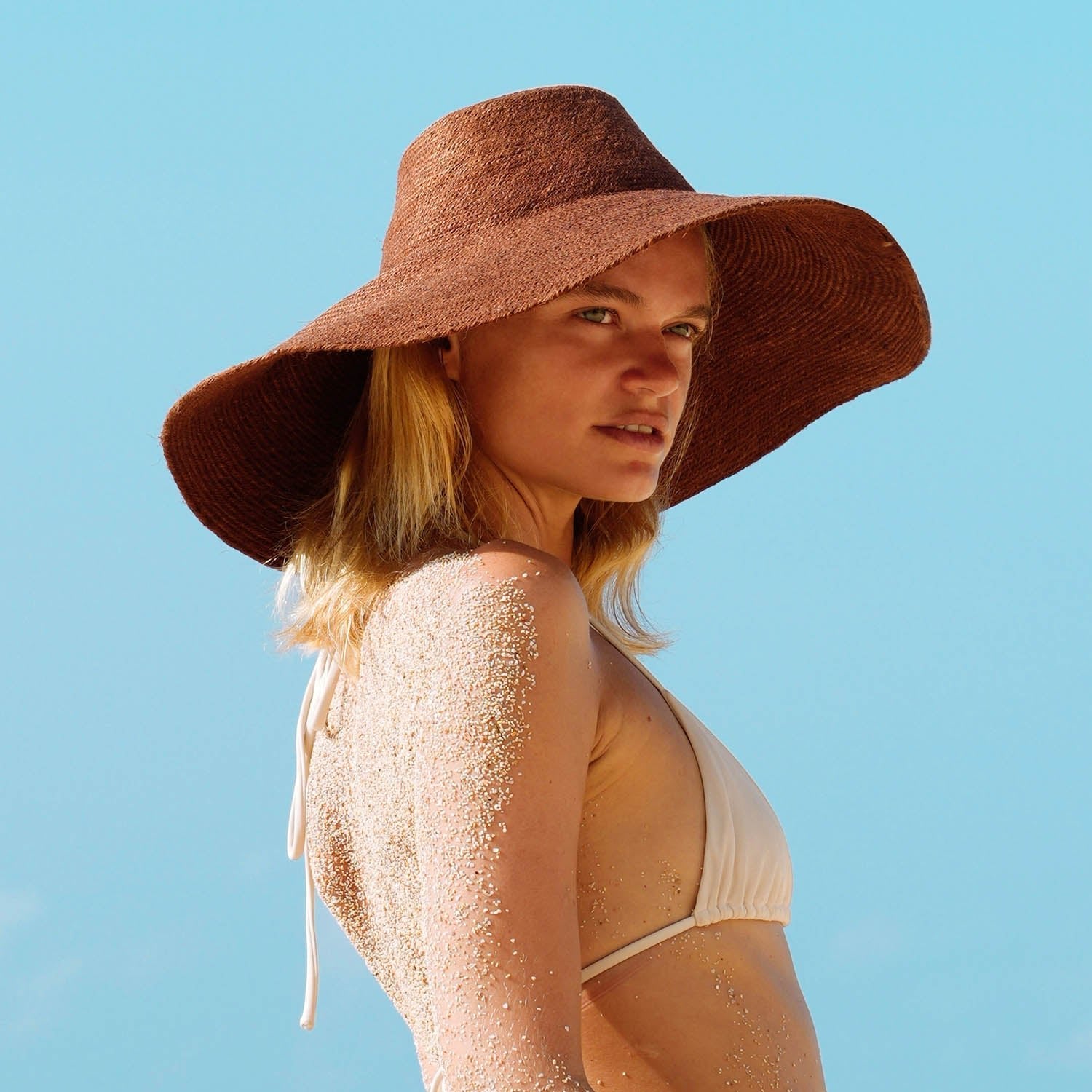 The Riri Jute Straw Hat In Burnt Sienna - Diazza