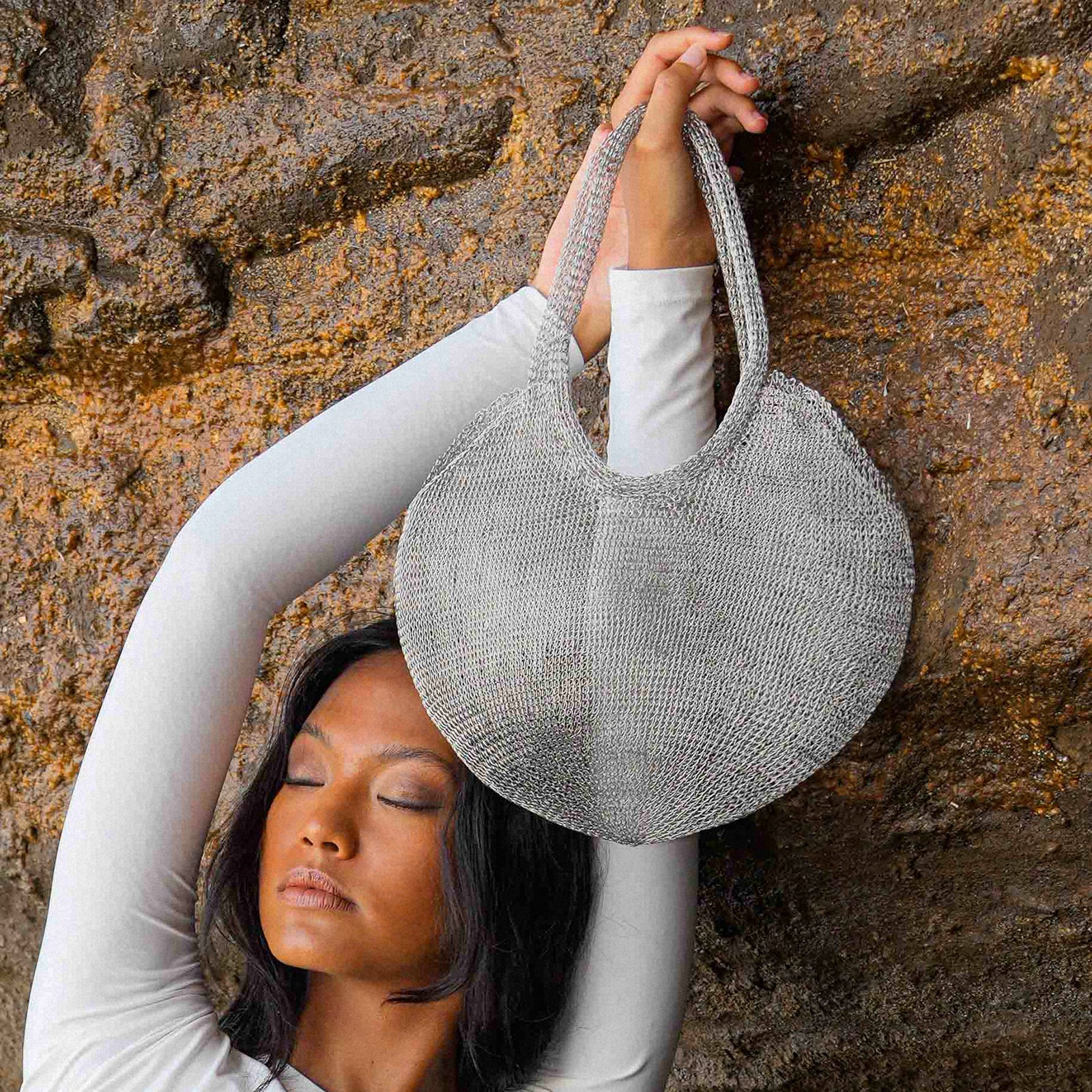 The Sol Mesh Wire Tote Bag in Silver - Diazza