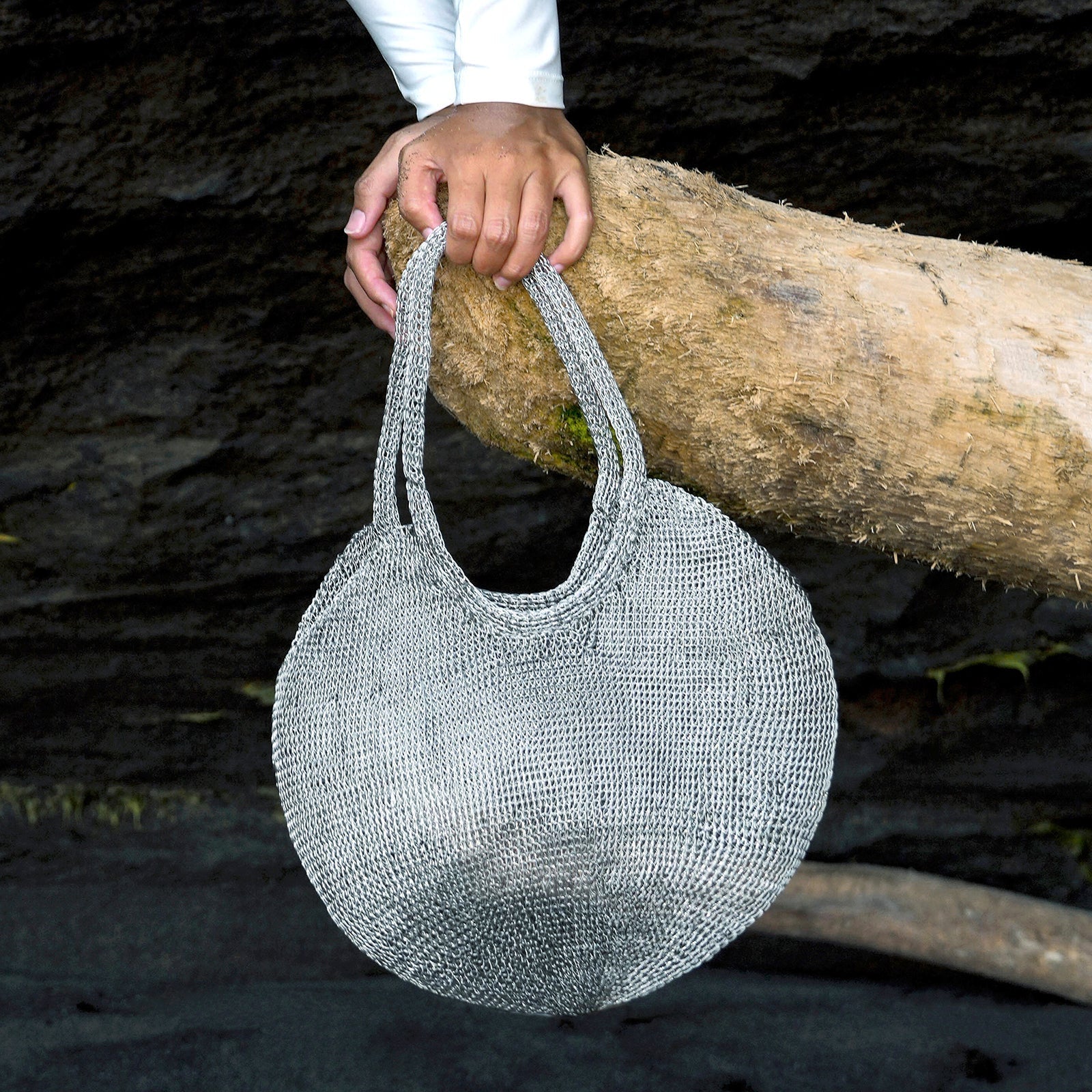 The Sol Mesh Wire Tote Bag in Silver - Diazza