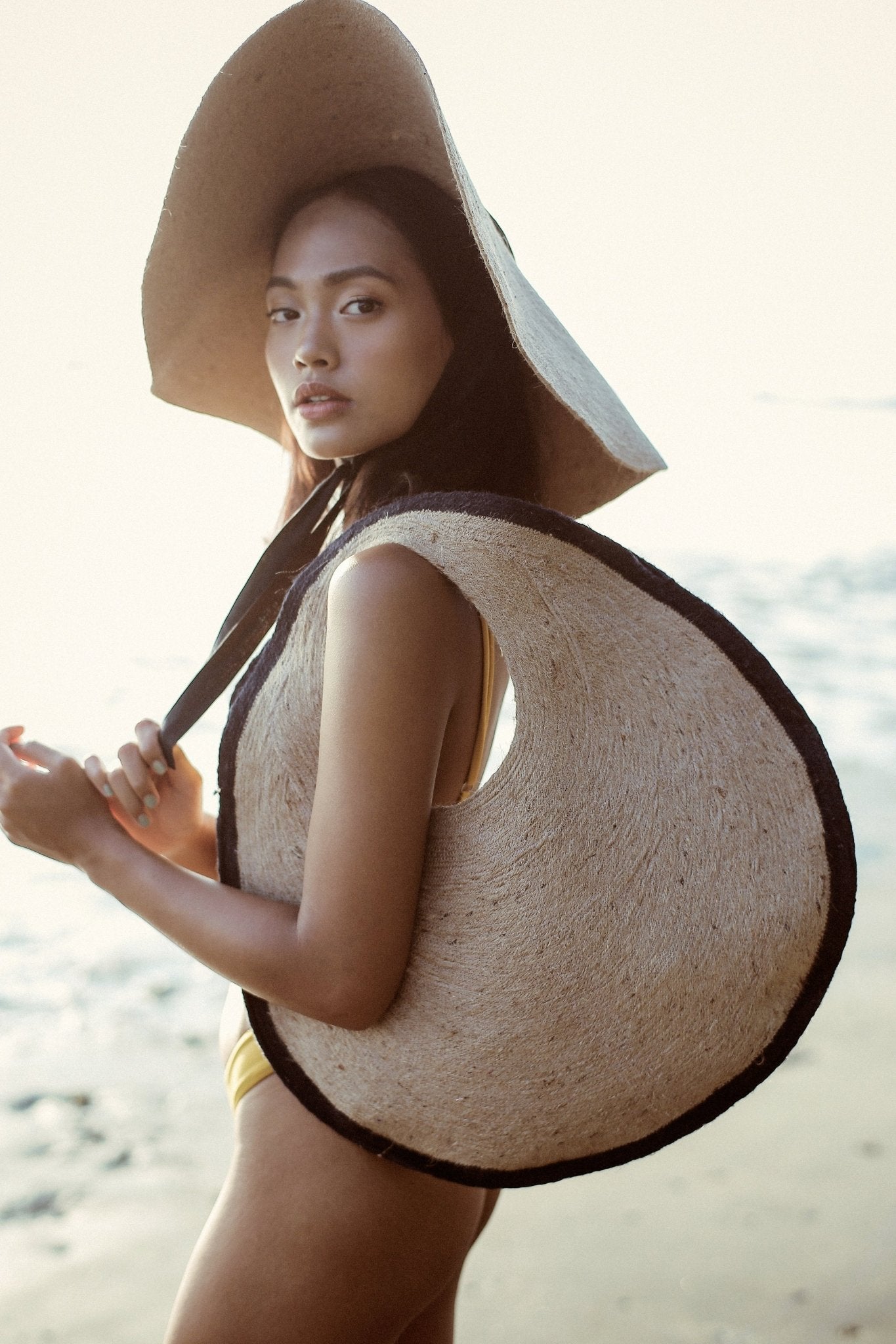 The Solo Halo Jute Bag In Black X Natural - Diazza