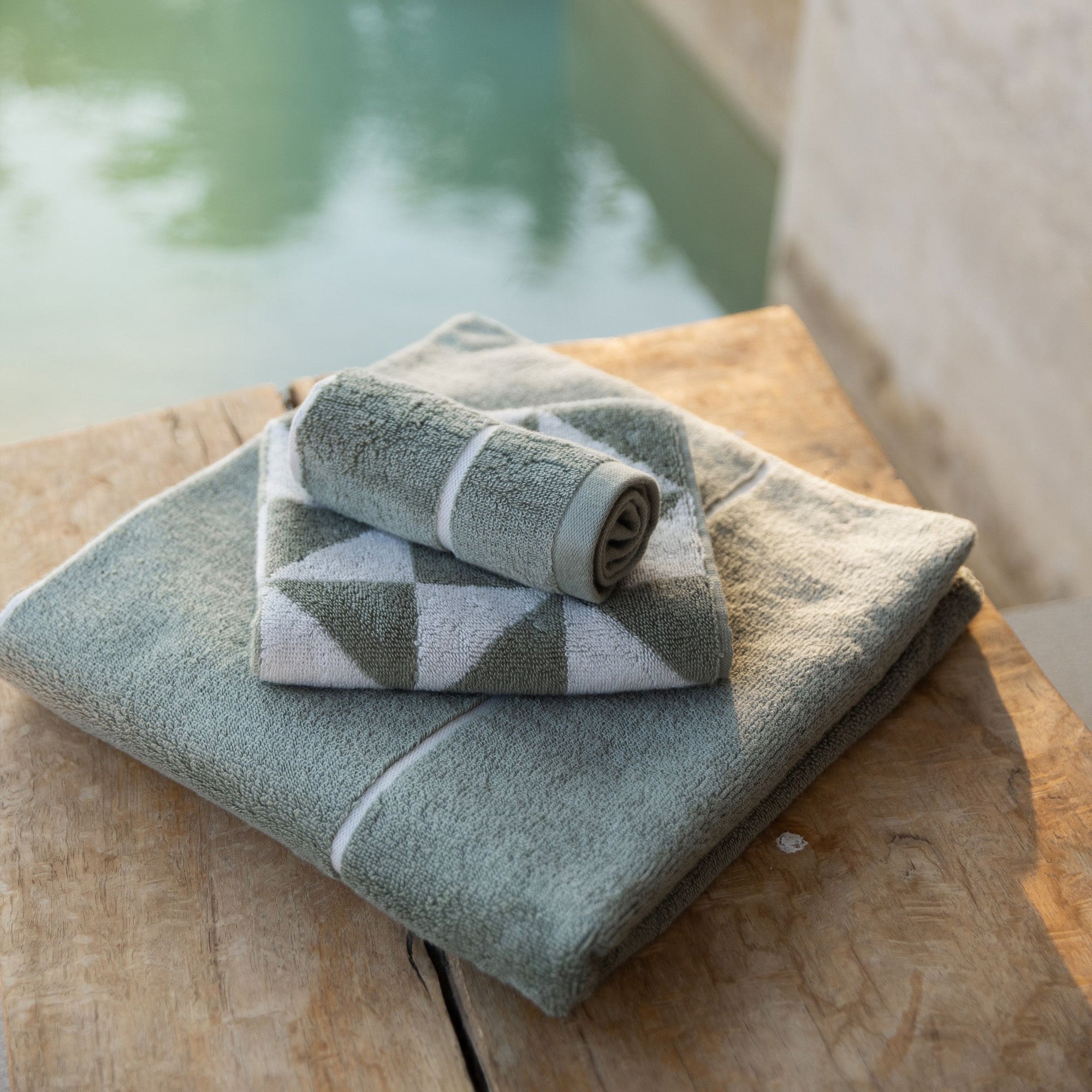 Umbra Beach Towel - Diazza