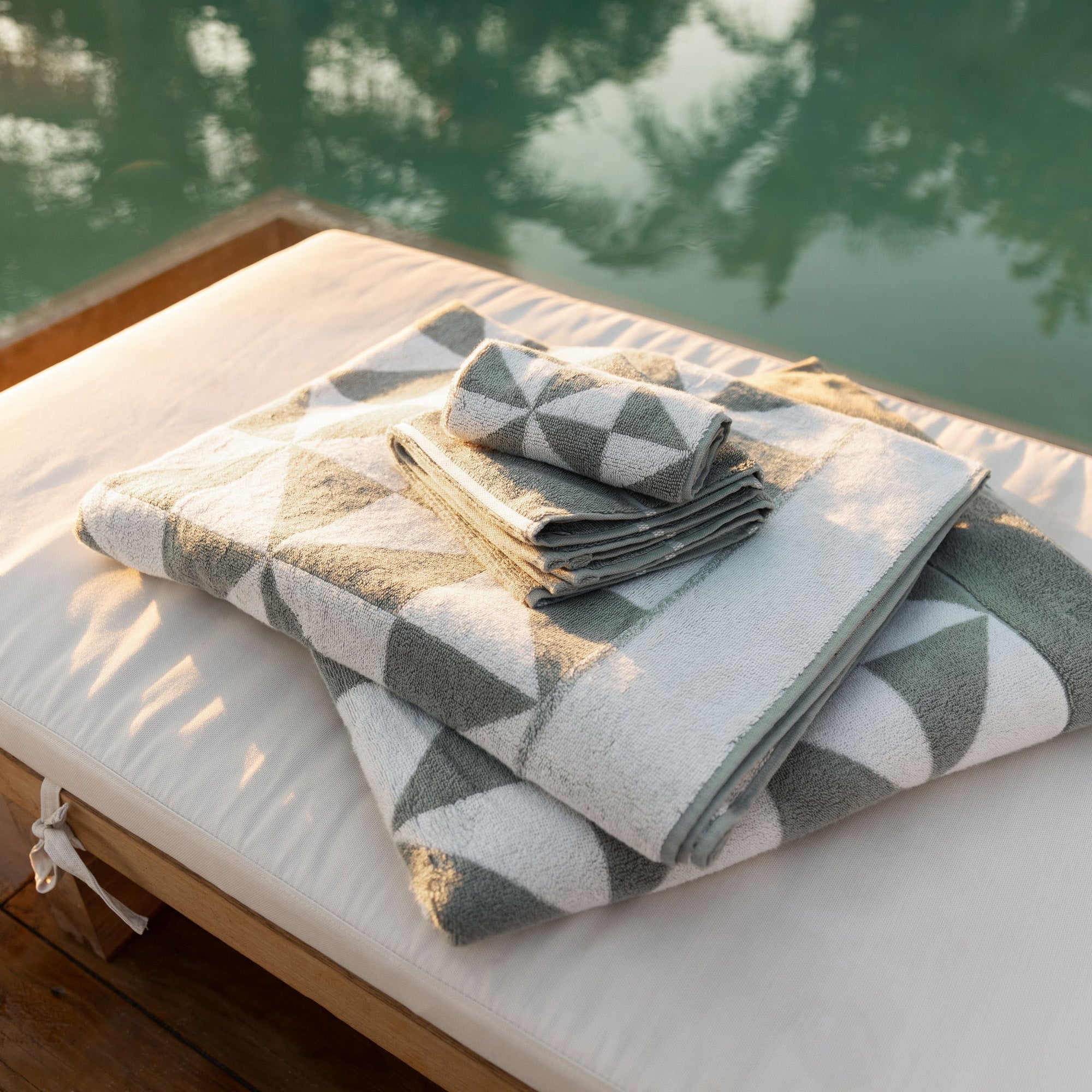 Umbra Beach Towel - Diazza
