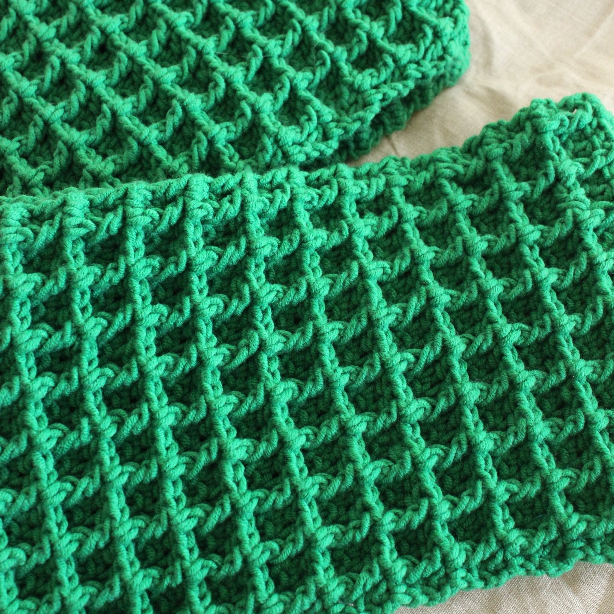 WAFFLE Crochet Scarf in Green - Diazza